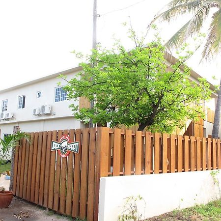 A Pousada Just Next Door Treasure Beach Exterior foto